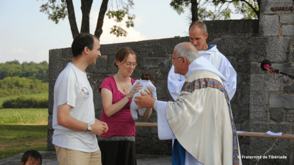 Famille est accueillie par la fraternité de Tibériade
